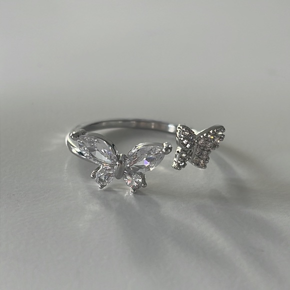 Adjustable Silver Tone Butterfly Crystal Ring brand NEW - Picture 4 of 5